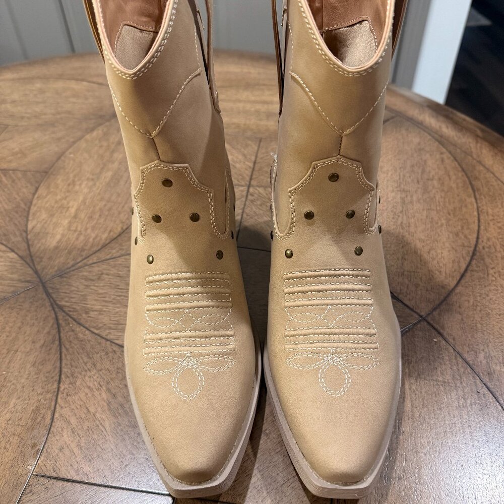 Cowgirl Boots! Size 9, never worn!